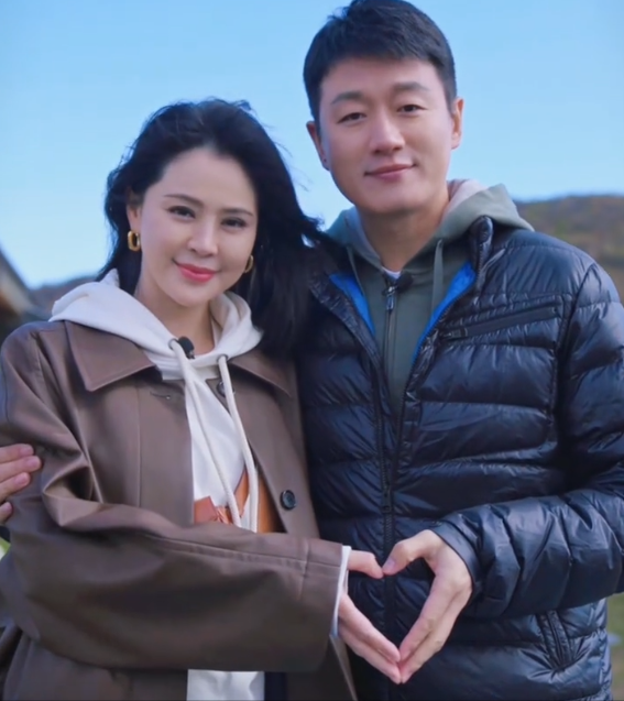 关悦选择放弃事业,在家中相夫教子,至于佟大为,也逐渐将自己的重心由