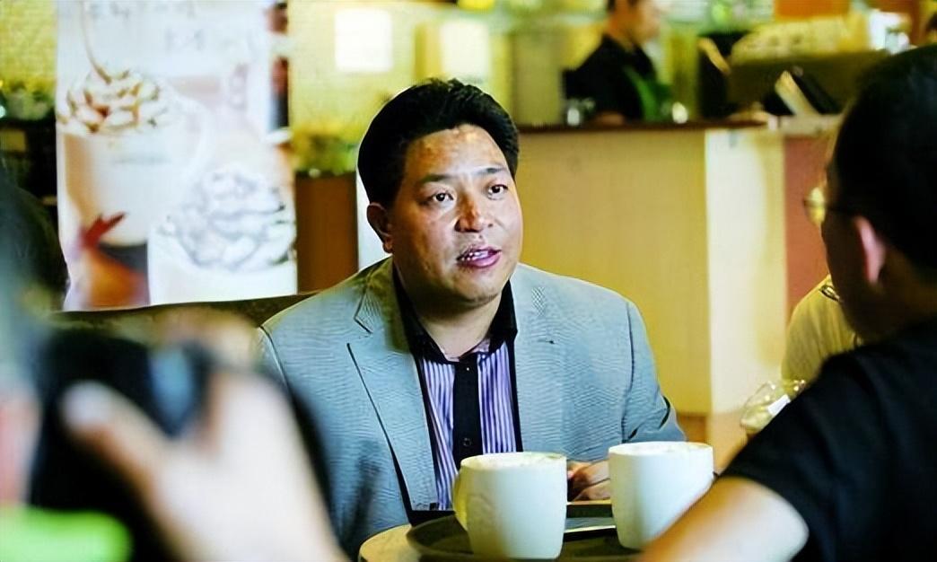 1993年,十几岁的何荣锋跟着几个小伙伴从重庆来到了浙江,原本是打算在