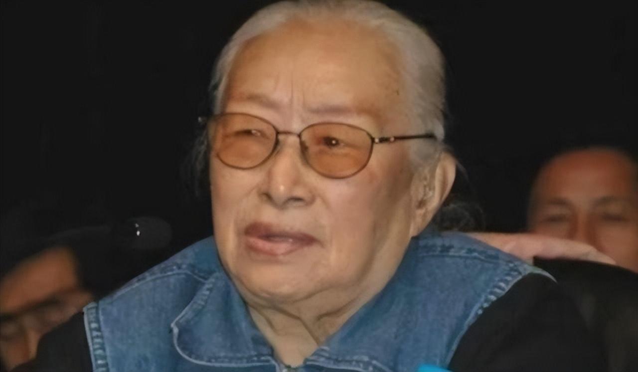 1961年陈赓的最后遗容傅涯悲痛欲绝望着丈夫的遗体告别