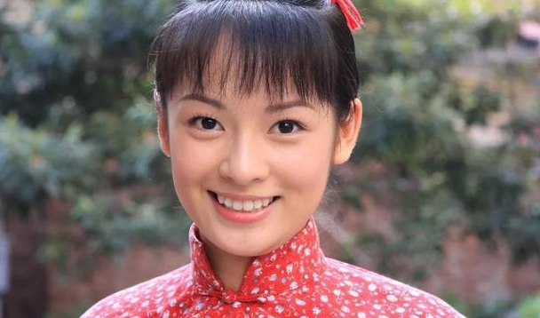 33岁湛江演员郑钤丹,灵气消失身材改样,网友:果然是八姑女儿