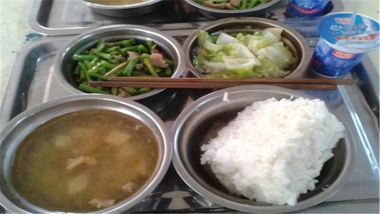 2012年上海监狱一小偷因不吃米饭引狱警怀疑揭开真相后被判死刑