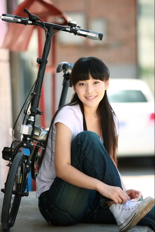 她如一株纯净高贵不染尘埃的白玫瑰张佳宁的坚韧与执着