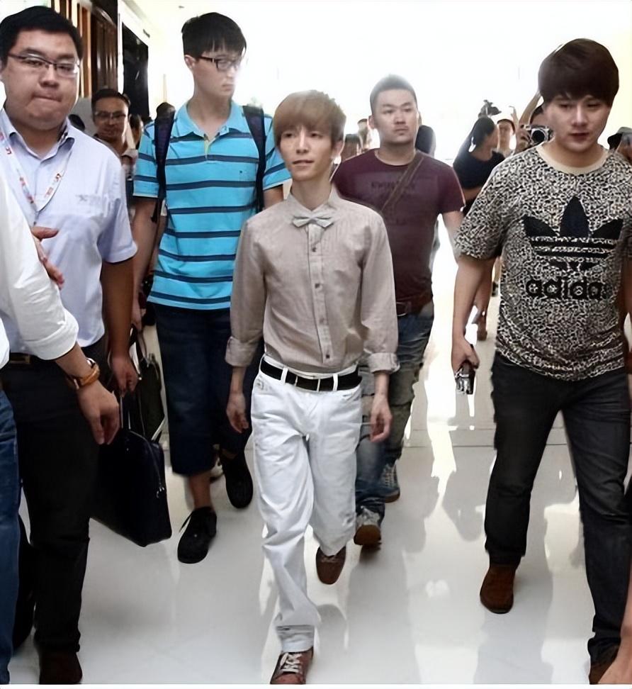 当40岁郭敬明跟41岁韩寒同为导演我才明白什么叫顶级审美