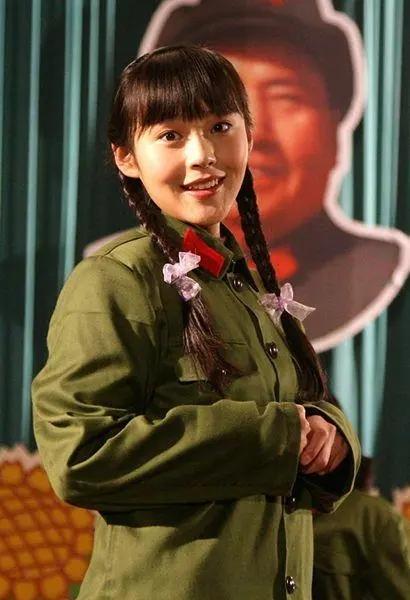 她如一株纯净高贵不染尘埃的白玫瑰张佳宁的坚韧与执着