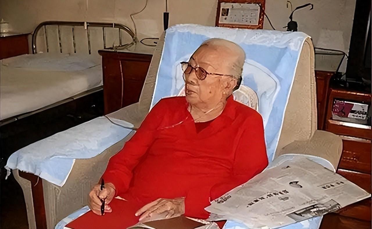 1961年陈赓的最后遗容傅涯悲痛欲绝望着丈夫的遗体告别