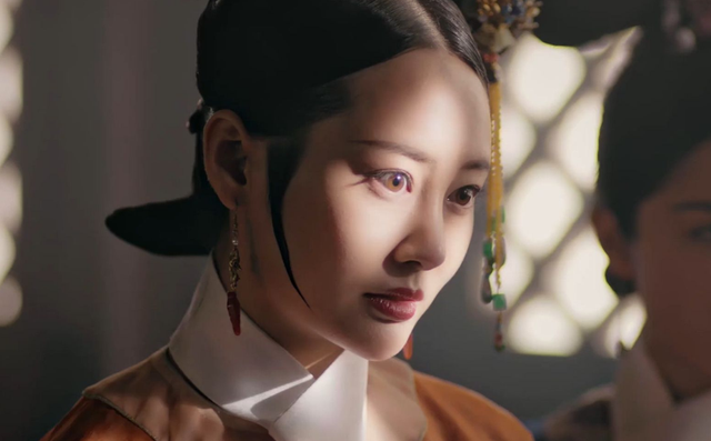 2009年,张艺谋导演到北京电影学院为《金陵十三钗》筹备演员.