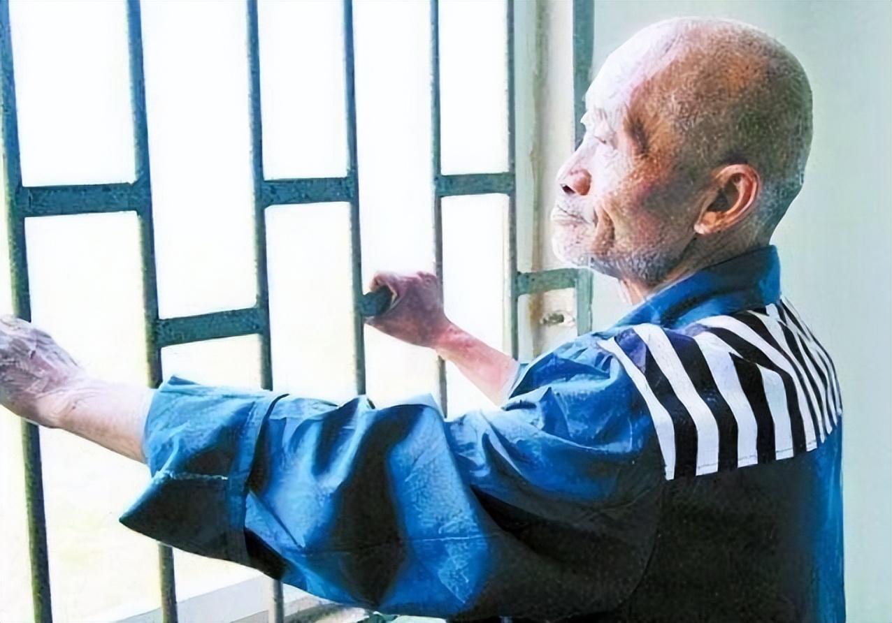 监狱真的管养老吗?在监狱中那些被判无期的人,他们晚年怎么过的