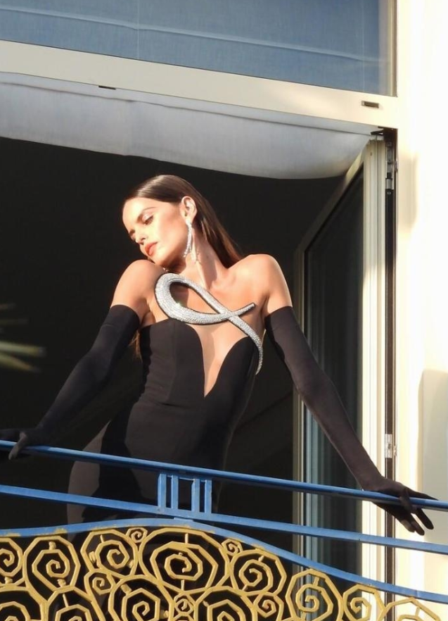 伊莎贝尔·歌勒:揭秘巴西性感女神,维密超模风采魅力无边