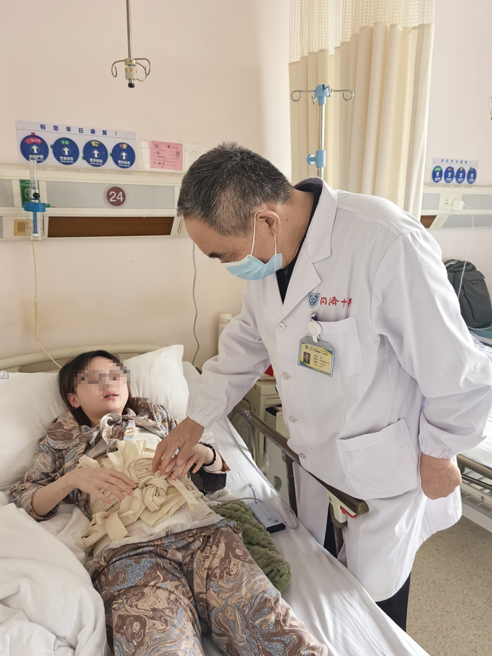 女子患"吸血鬼病"皮肤经阳光照射后易溃烂,频繁腹痛获救治