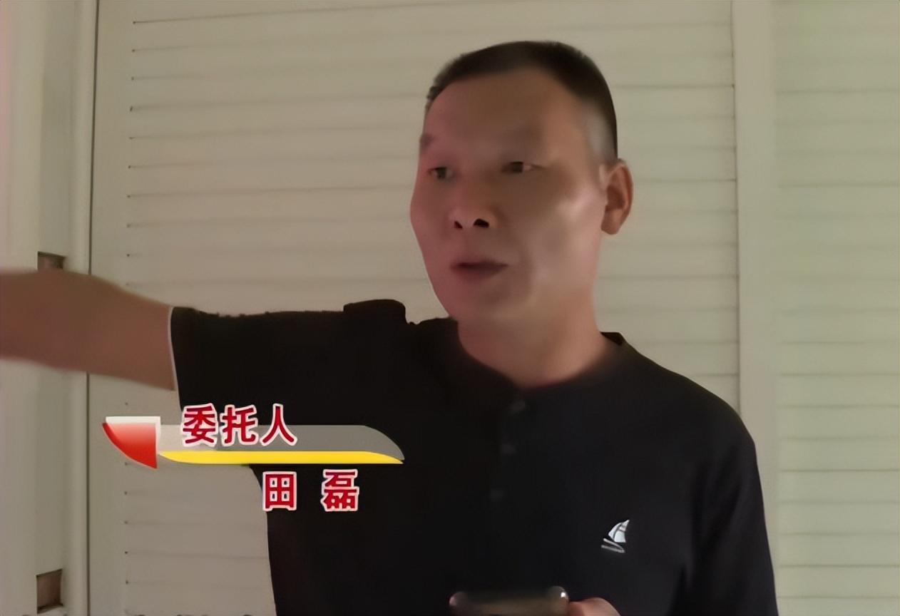 田磊还是想要挽回这段婚姻的,他气冲冲的跑去找万超,警告他以后离自己