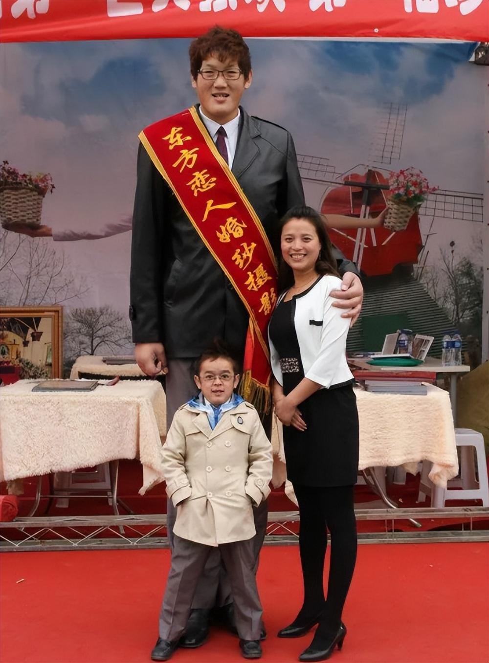 纪实亚洲巨人张欢身高238米19岁退役曾与女星网红传绯闻