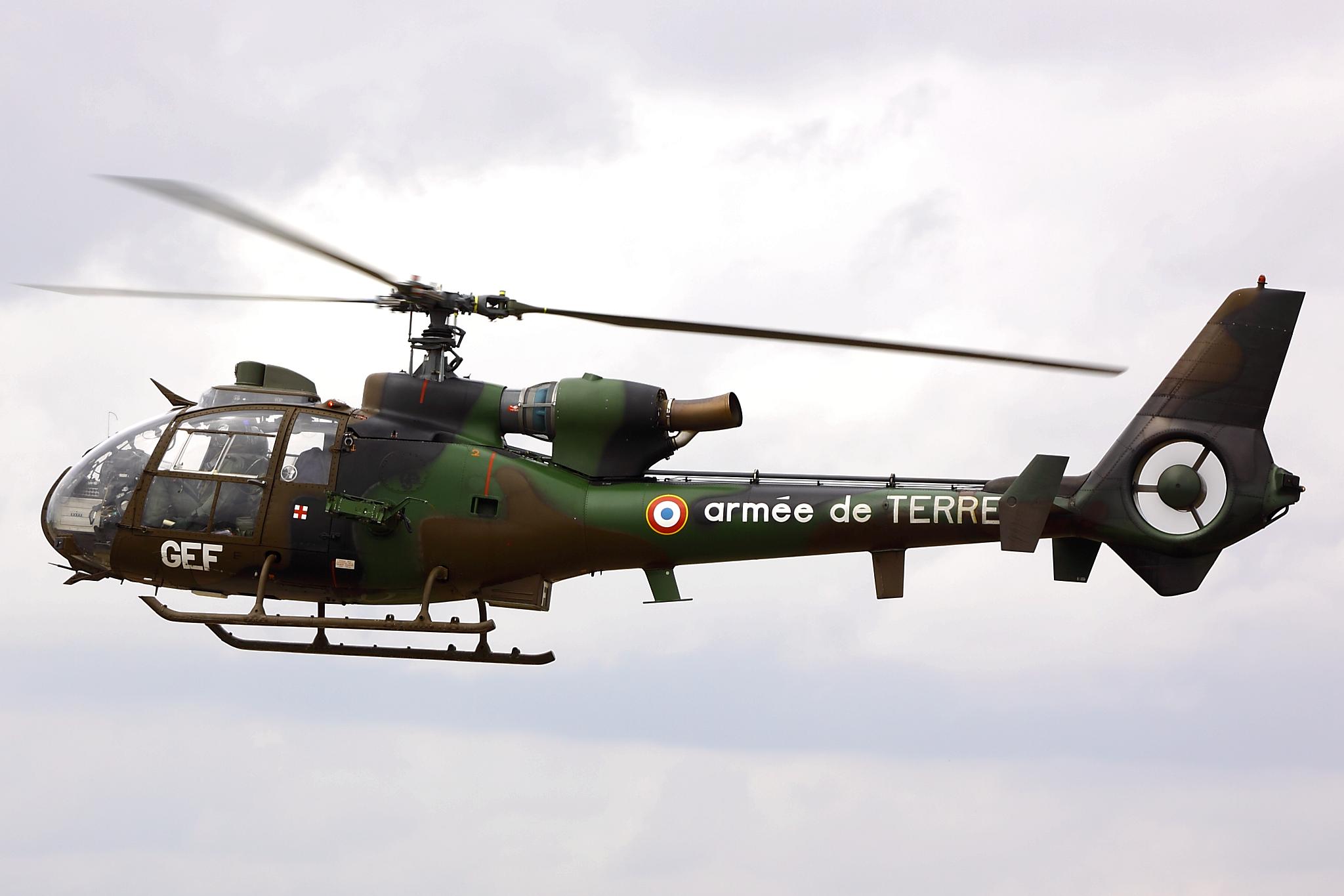 活跃于空中的法国"小羚羊"轻型直升机