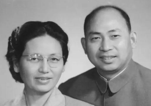 1944年,开国上将李天佑见女友家长,不料岳父岳母以前就和他认识