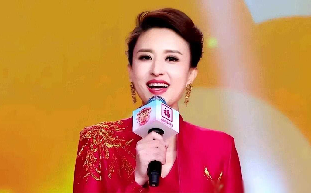 话说张蕾回到家乡阳泉后以二种姿态展现自己央视最美主持人