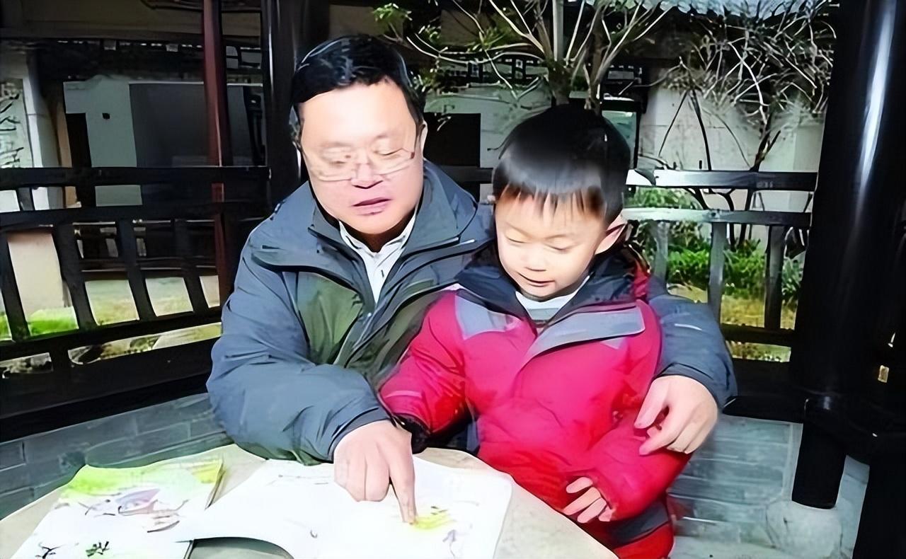 很多人对天才少年都有着非常刻板的印象,认为他们智商高群的同时却在