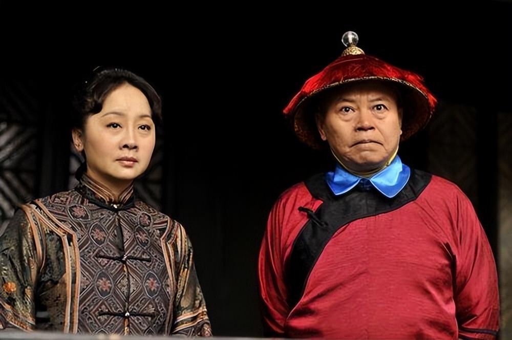 回顾唐静前夫和秦海璐结婚独自陪儿子长大如今的选择令人泪目