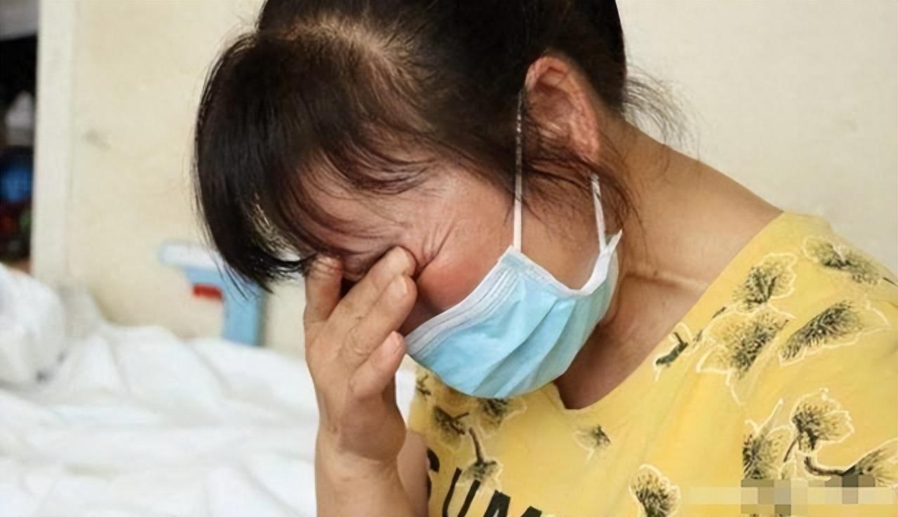 人前光鲜亮丽,每到夜深人静的时候,便开始思念早逝的女儿.