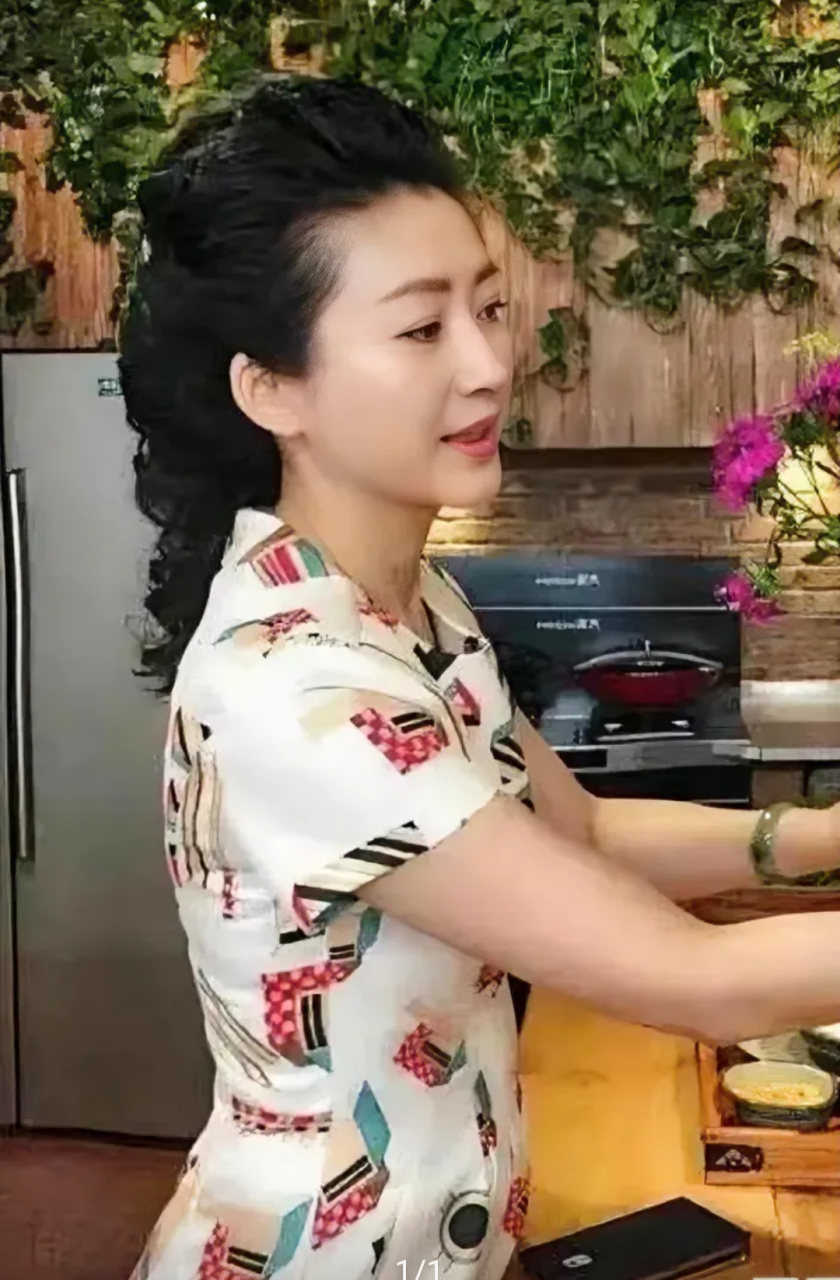 王小丫,还是把头发盘起来漂亮!