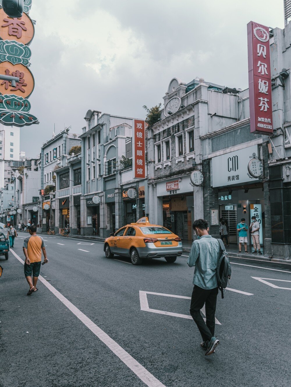 「广州必去的老街」上下九北京路步行街扫街  广州一个人很有人文气息
