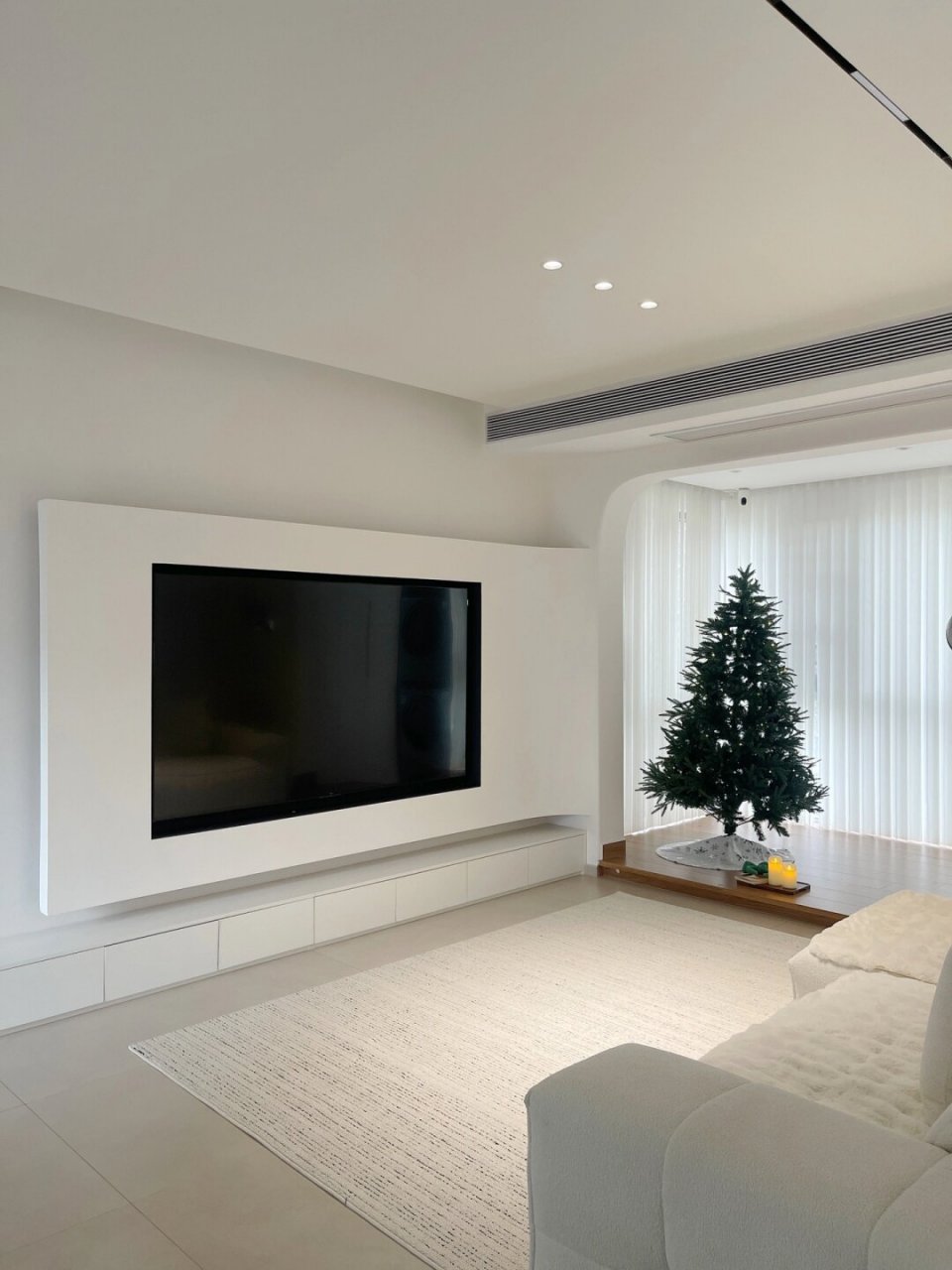 我家客厅开间3米8 墙顶通刷珍珠白 做了个没有任何设计的大平顶