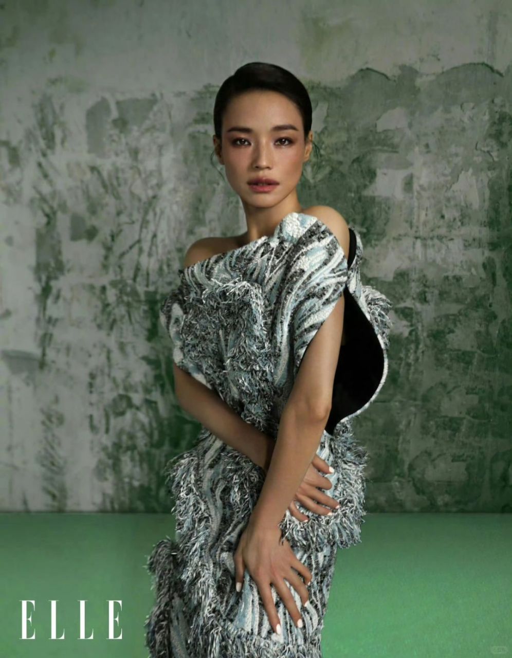 47岁舒淇逆龄封神,怼脸镜头下展现岁月沉淀之美,陈漫大片再创时尚巅峰