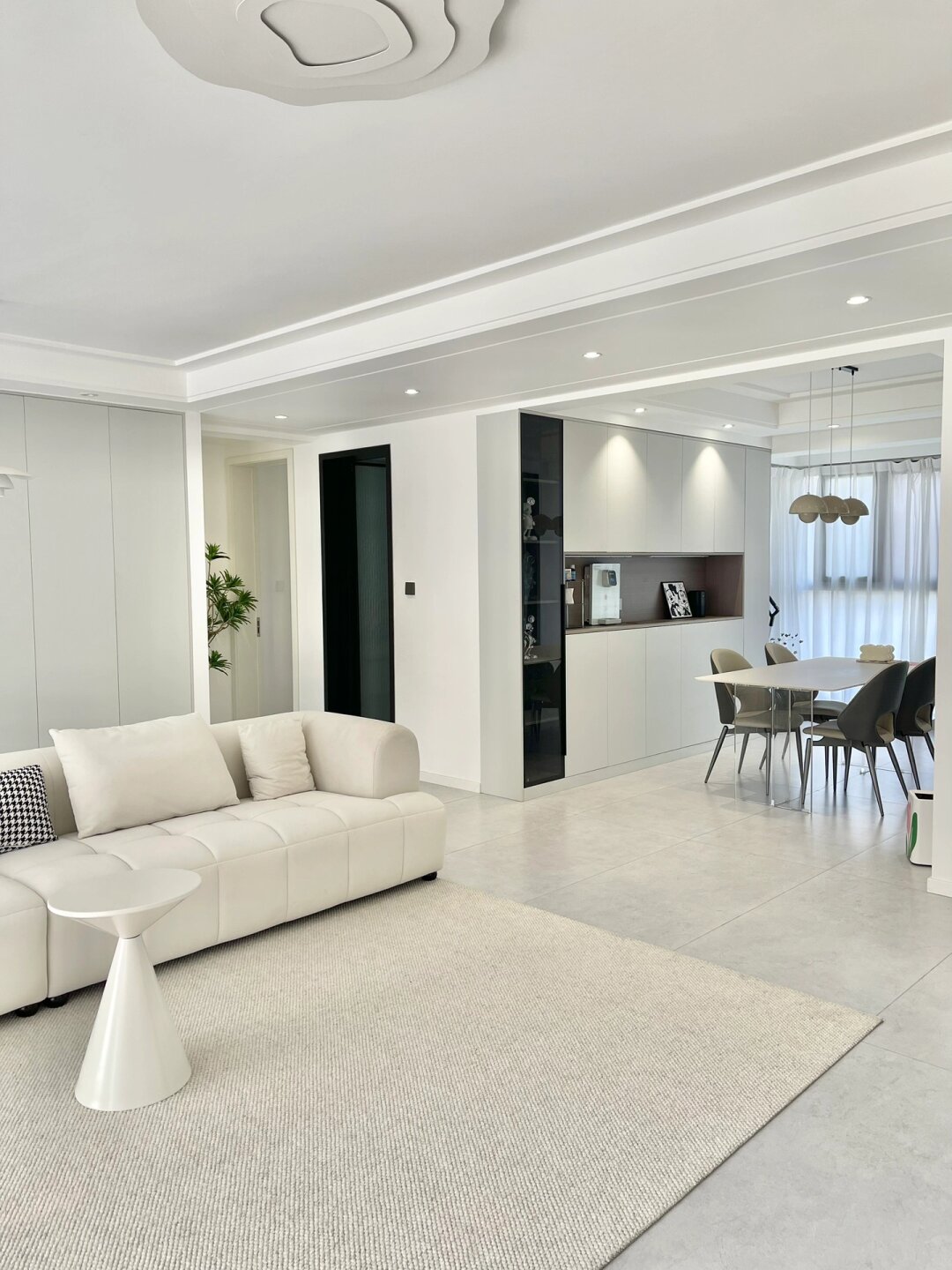 普通人家的客厅装修 坐标:河南某县城 户型:三室两厅两卫 平方:141