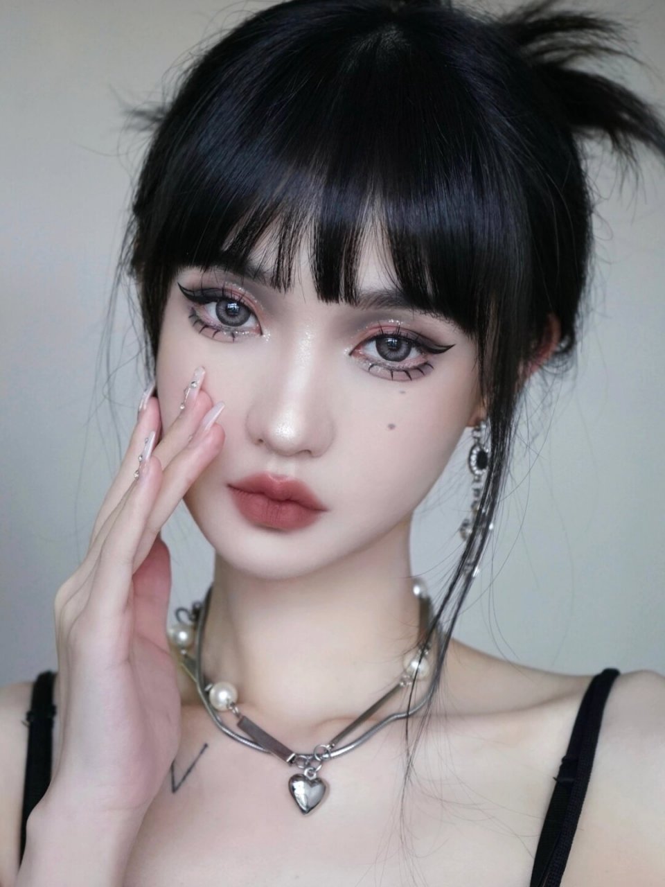 孙彩瑛倒钩眼线挑战又奶又酷超上镜拽姐妆