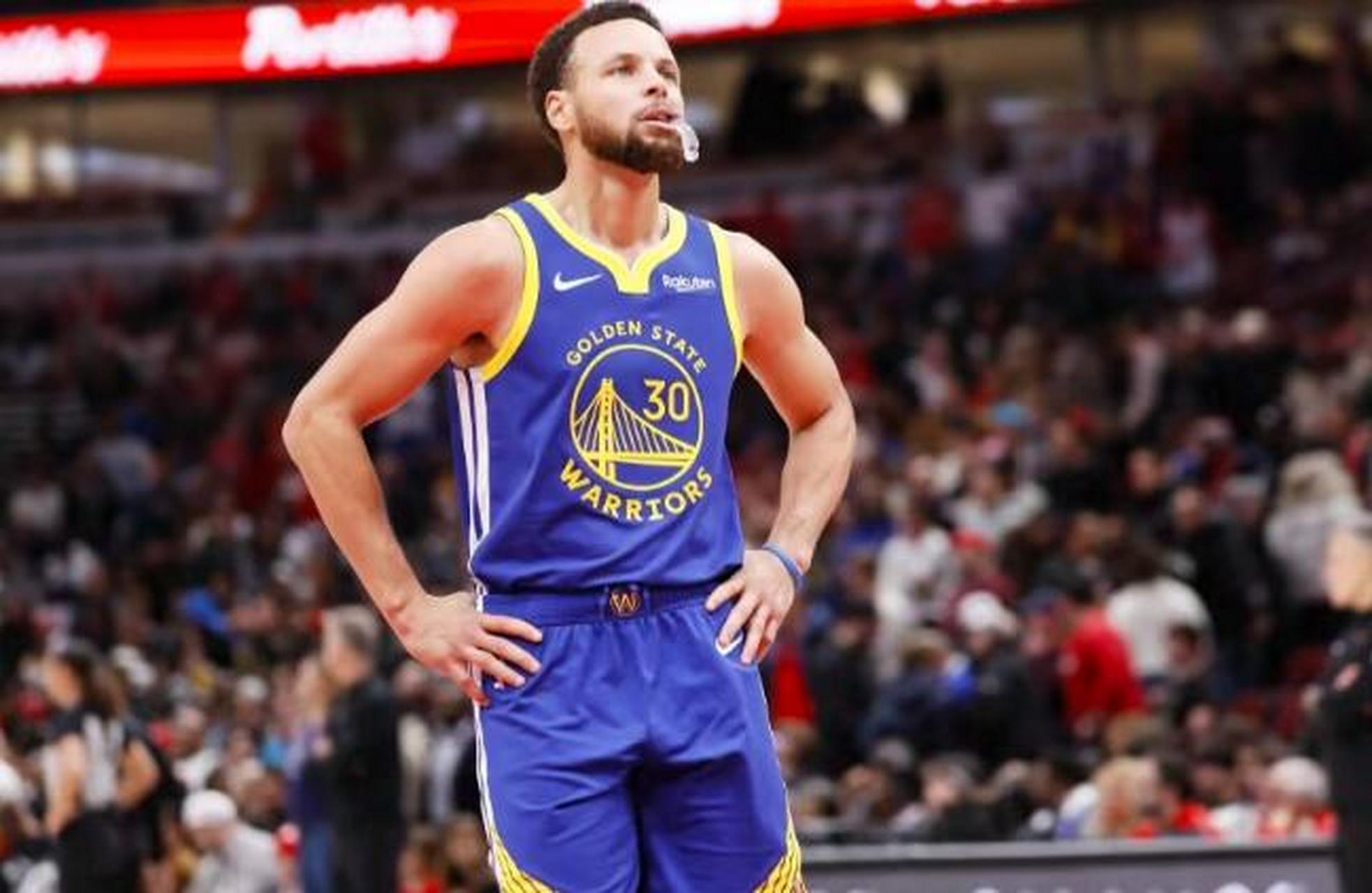 库里本赛季场均得到28分4.4篮板5助攻