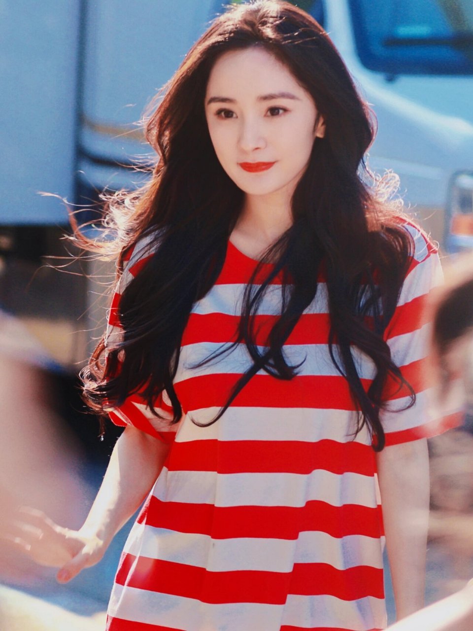 杨幂路透照,活力满满的girl  我在机场候机的时候,偶然看到了杨幂.