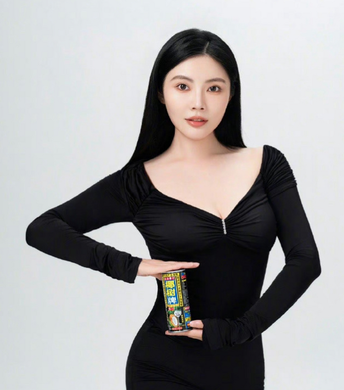 徐冬冬各种椰汁摆拍造型,因为椰汁的造型出圈,双向奔赴的合约,所以