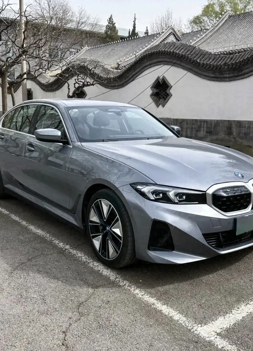 bmw i3是宝马汽车公司的成功产品.