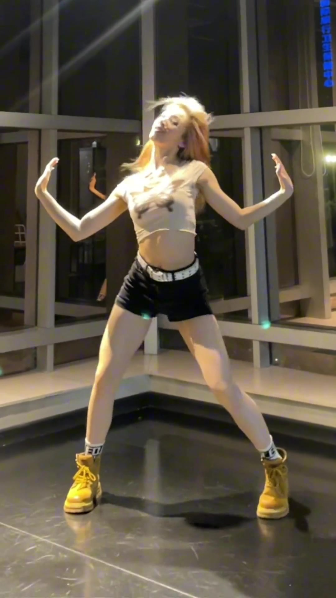 这段也很好看啊摆尾泫雅kpop