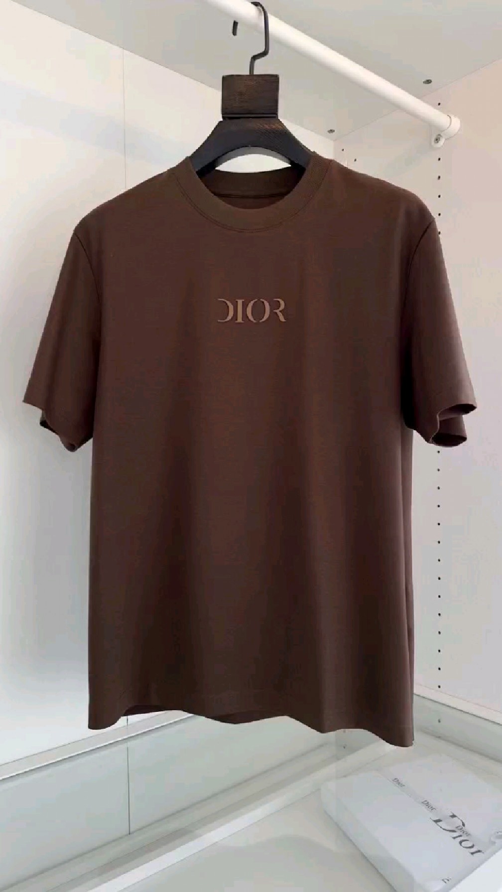 迪奥圆领短袖t恤更显高街时尚感