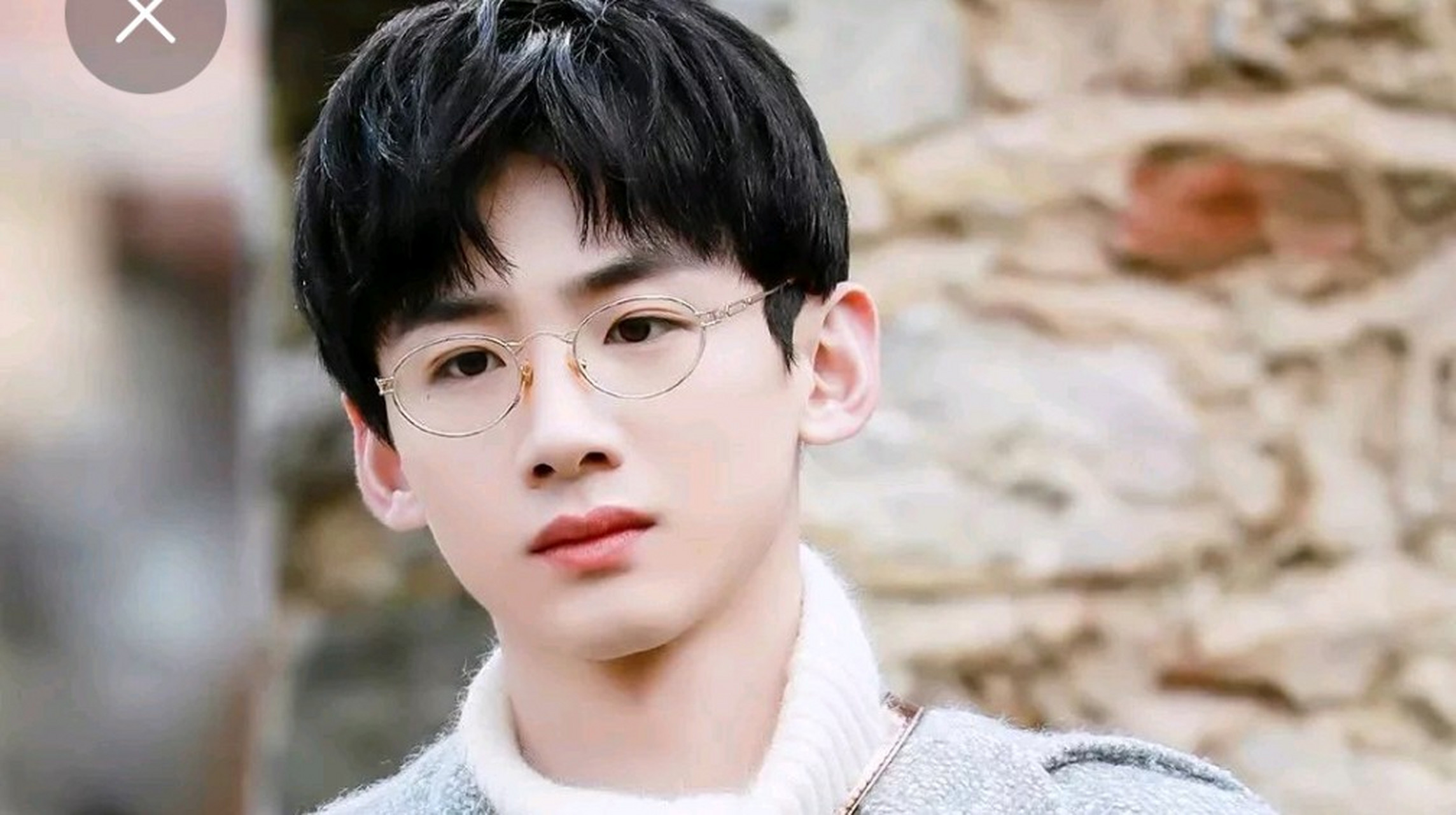 白敬亭,1993年10月15日出生,毕业于首都师范大学音乐学院录音专业.