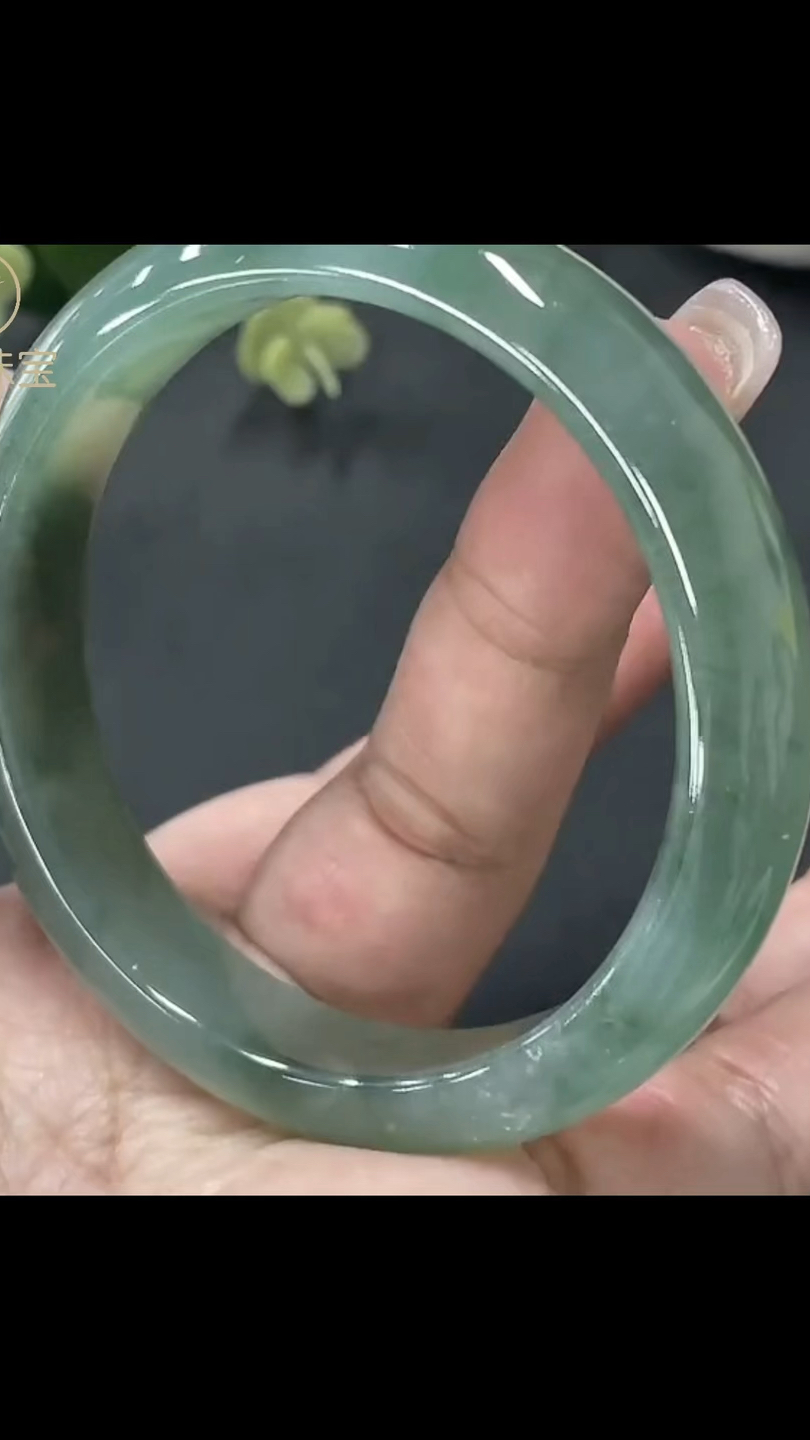 山明水秀翡翠手镯