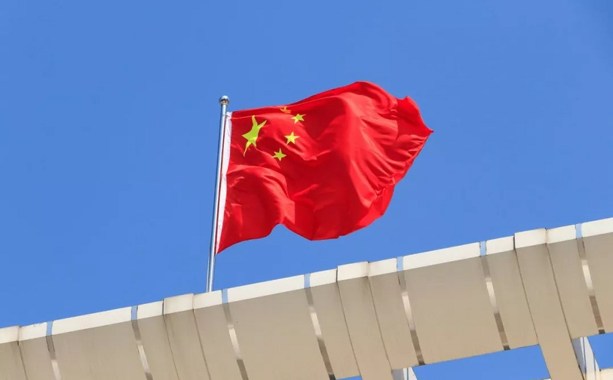 五星红旗,不仅是中国国旗,更是中国人民站起来的象征!