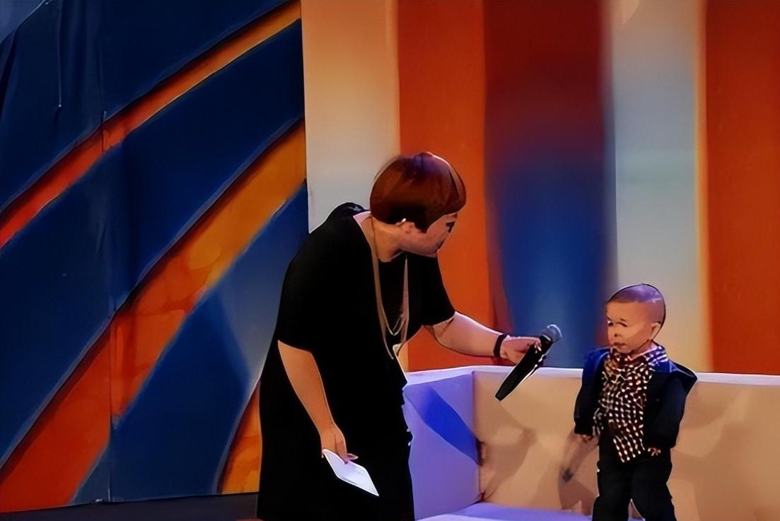 回顾袖珍人吴康:他外表看似小孩,实则36岁,如今靠拼图发家致富