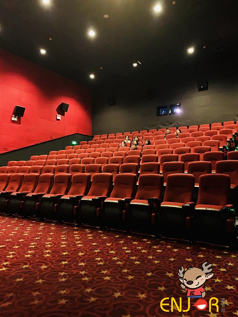 电影院里的一场闹剧谁是谁非?