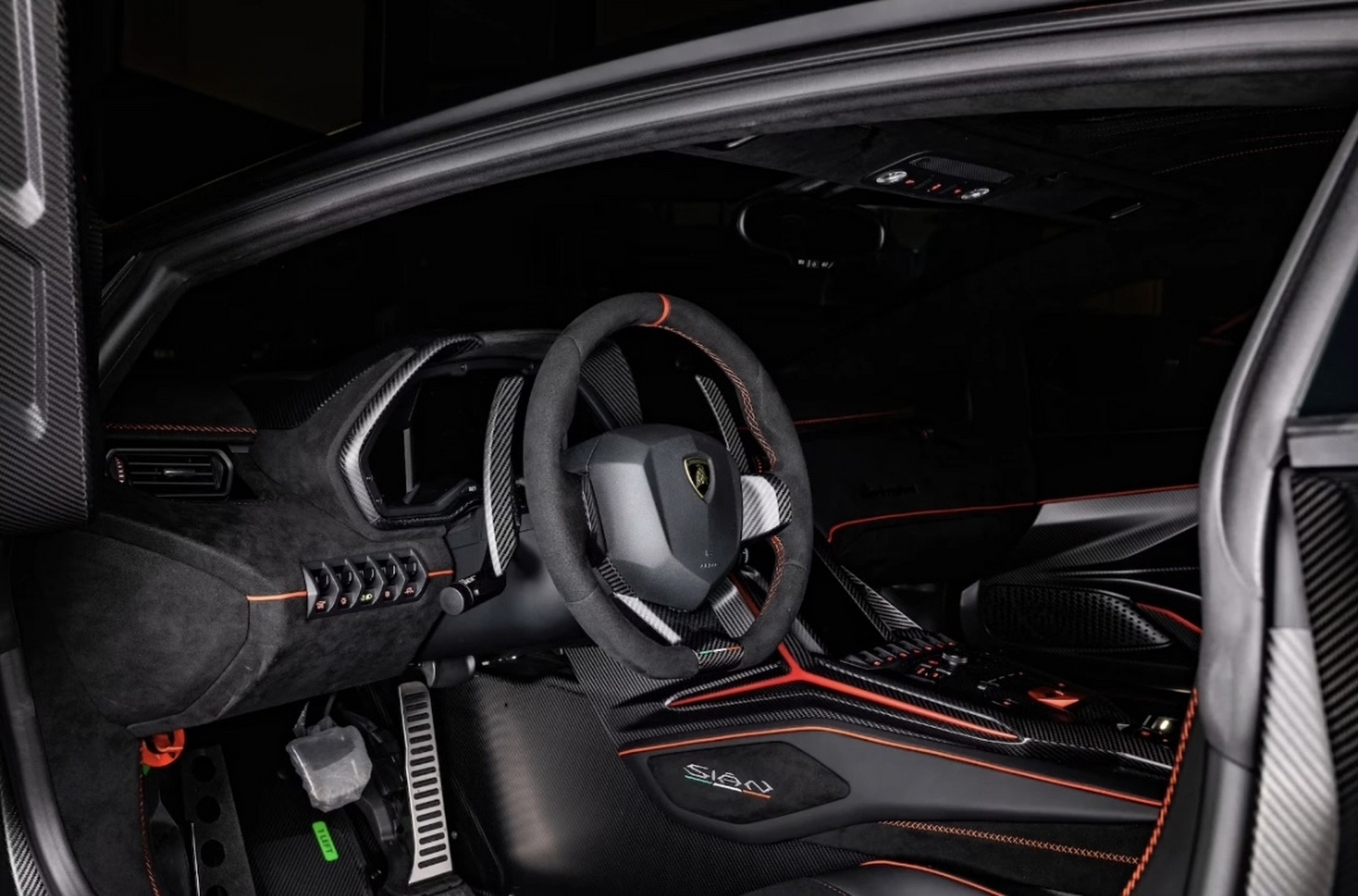 兰博基尼唯一一款搭载v12发动机的超跑,全新sian fkp3795