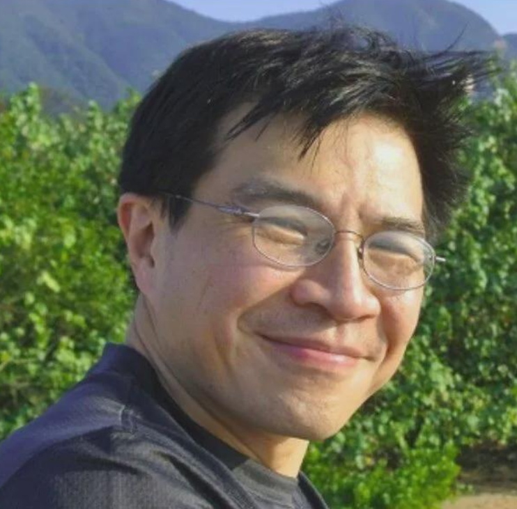 李咏怡年轻漂亮,性格讨喜,导师徐金山年富力强,口袋多金,二人一拍即合