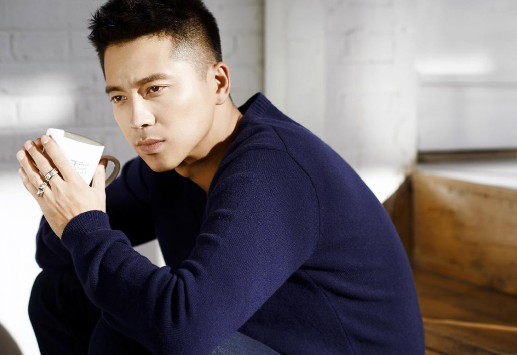 演员王雷一家在新加坡过年,豪华住所抢镜,网友:不会改国籍了吧