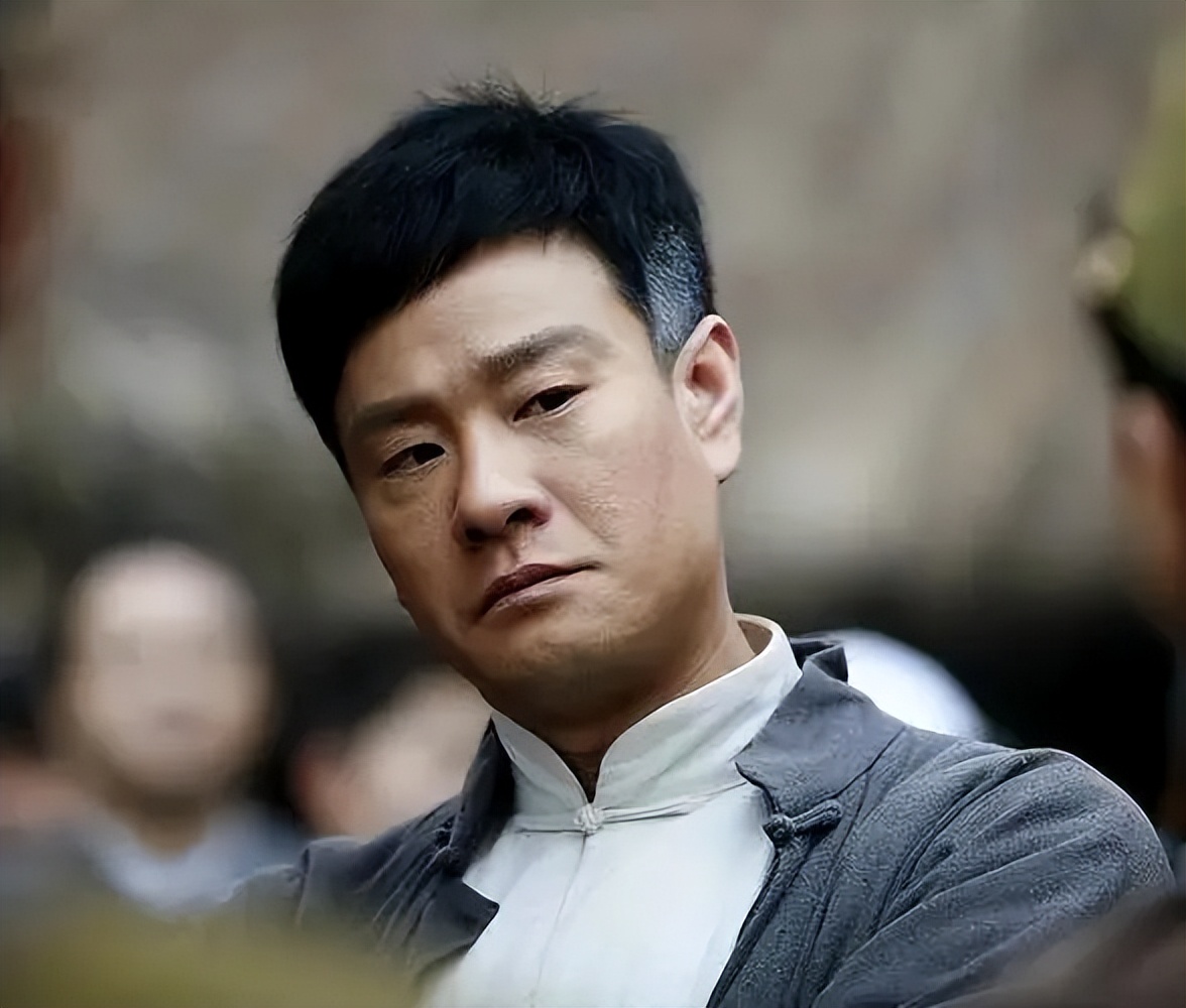 演员连奕名:出名后抛妻弃子,转身迎娶杨若兮,前妻红了他落寞了