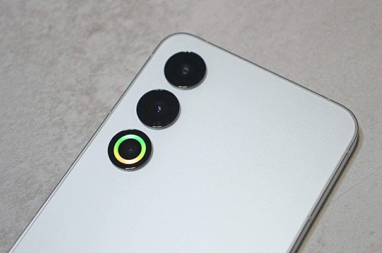 真正开始购买使用魅族的产品,则是从2005年的e3开始,而后又入手了m3.