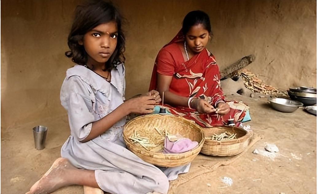 回顾农民娶美丽印度女孩生活幸福8年后表弟娶了妻子亲妹