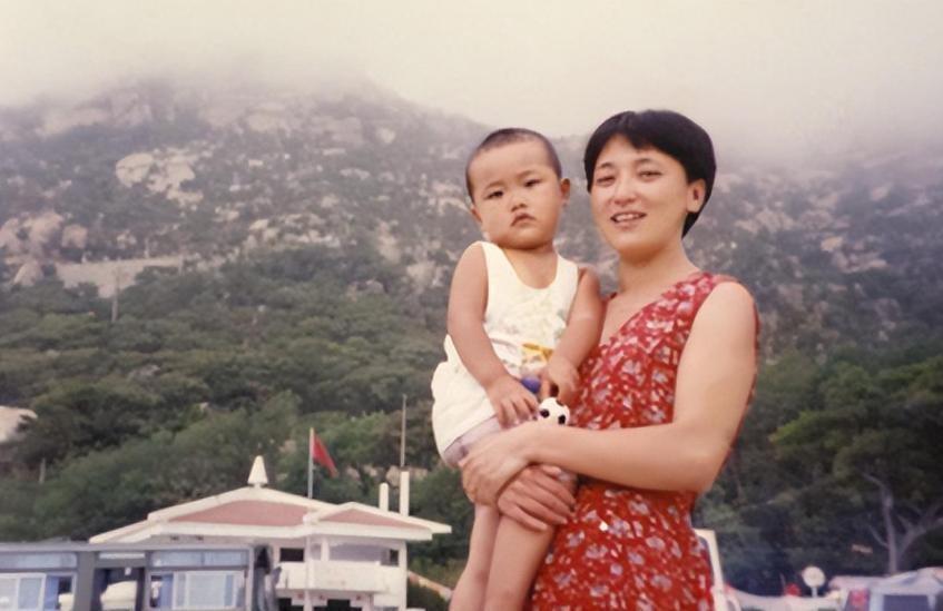 翟志刚唯一的儿子翟天雄与父亲长相一模一样前途无量