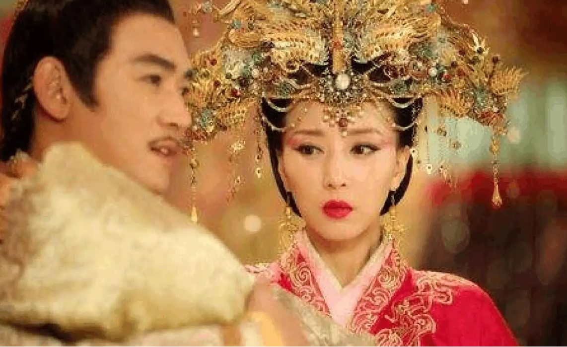 回顾皇后与多名男子有染皇帝被气死遗诏后宫三千除外皇后陪葬