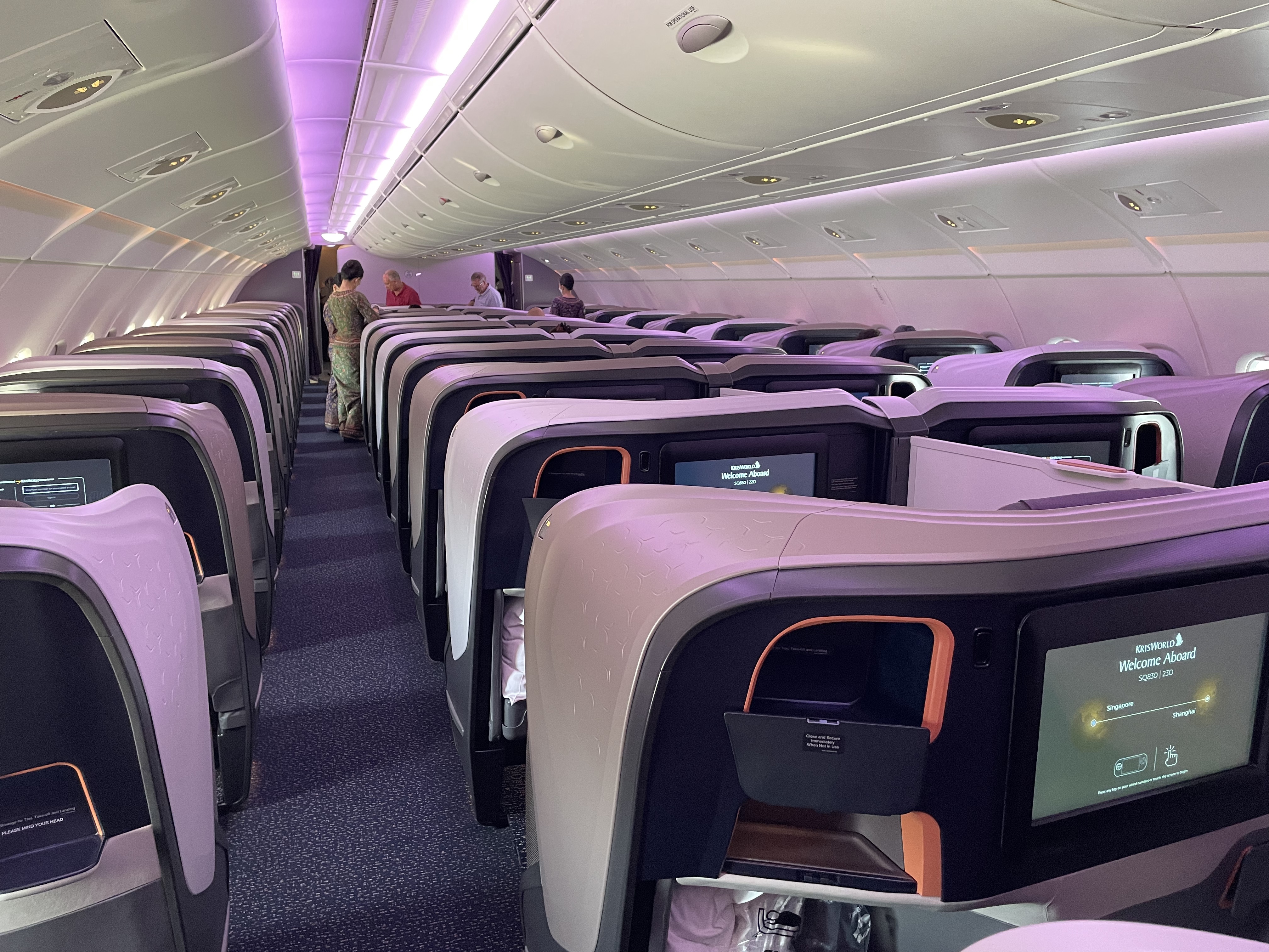在云端吃龙虾是何感受?记新航a380商务舱之旅,坐一次少一次