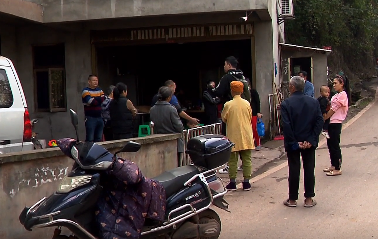 2012年丈夫车祸身亡法院将52万赔款判给3个邻居妻子索要遭拒