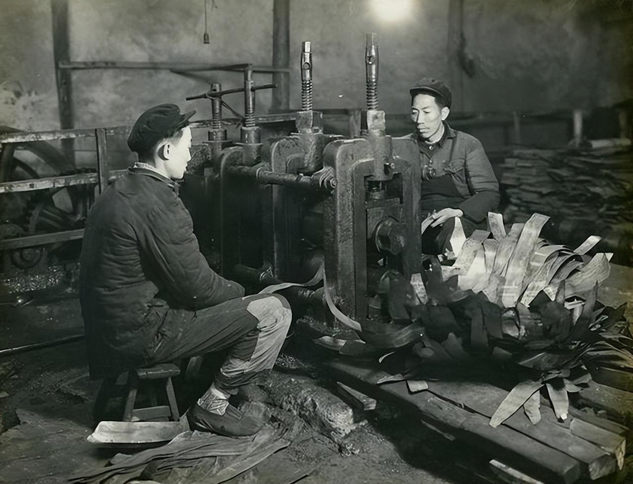 于建军:16岁成越战一等功臣,两次下岗摆摊卖水果,后进人武部