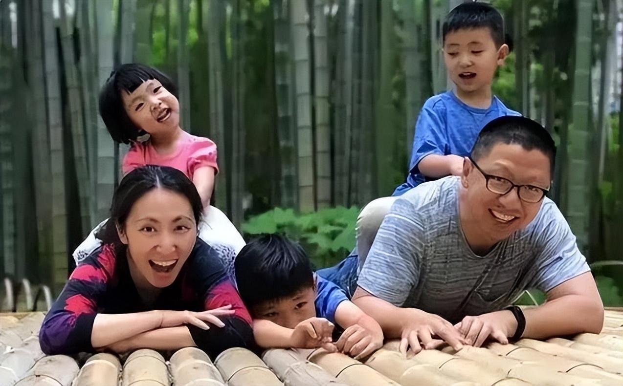 回顾才女李一诺27岁博士毕业4年生3个娃帮世界首富花钱